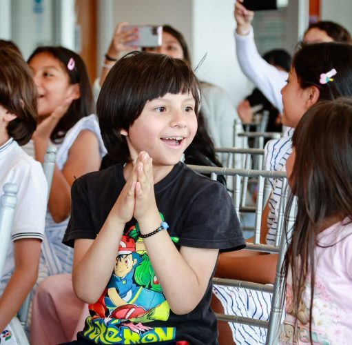 Coro FICC: nuestra niñez y juventud llevan en su voz el legado que mantiene encendida la esencia del campo en nuestro Festival.